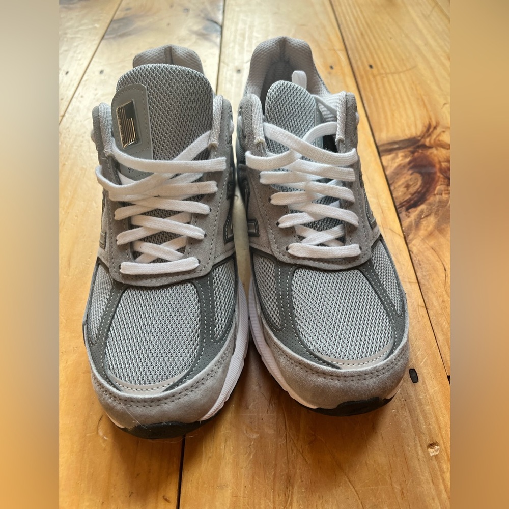 Men’s New Balance 990 V6 sneakers.